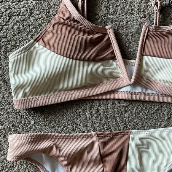 small Women’s swim bathing suit two piece set, tan/cream - Picture 4 of 4